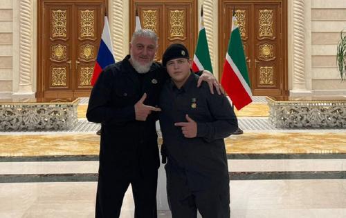 Сыну Кадырова, избившему в СИЗО поджигателя Корана, присвоено звание героя Чечни