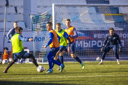 Футболисты «Челябинска» не сдались под напором непогоды
