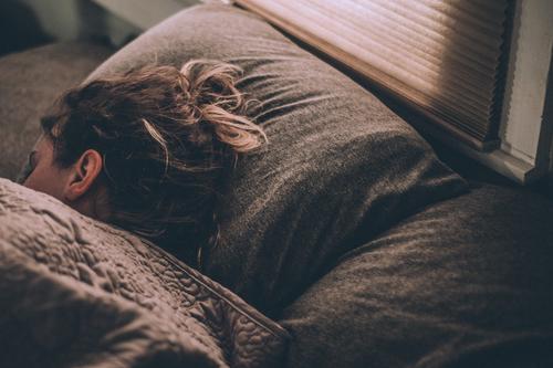 Британка с синдромом спящей красавицы проводит в постели до 20 часов в сутки