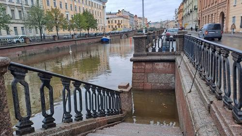 В Петербурге затопило спуски у канала Грибоедова
