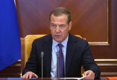 Медведев: с начала года в армию принято 357 тысяч контрактников и добровольцев
