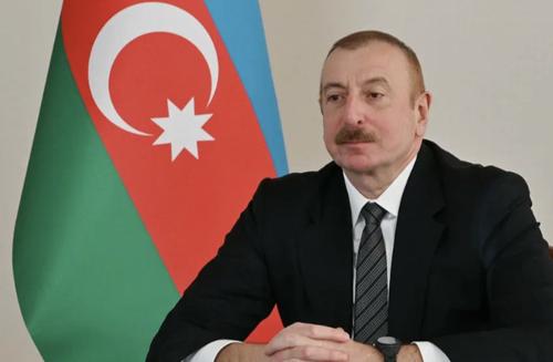 В Степанакерте президент Азербайджана поднял флаг своего государства 