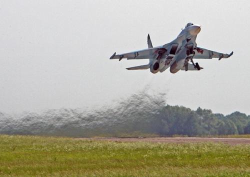 Российский Су-27 спугнул американский дрон Global Hawk над Черным морем