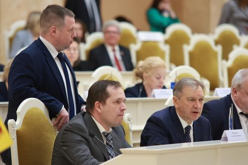Петербургский депутат предложил  ограничить установку вышек сотовой связи 