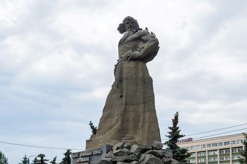 В мэрии Челябинска рассказали о судьбе памятника «Сказ об Урале»