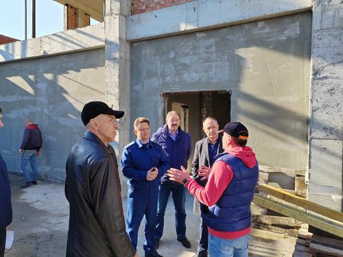 Завершается строительство учебного блока школы в станице Староминской