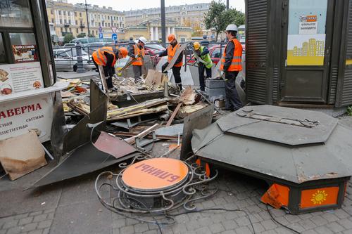 В Петербурге и Ленобласти снесли 13 незаконных НТО