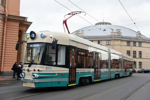 В Петербурге презентовали новый трамвай «Достоевский»