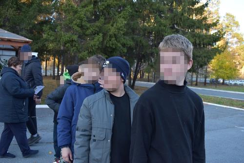В Челябинский загородный лагерь съехались трудные подростки со всей страны