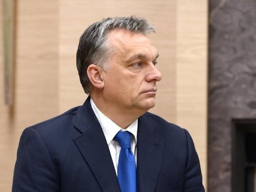 Премьер Венгрии Орбан получил в подарок от Трампа бейсболку