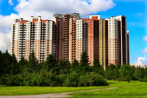 В Петербурге спрос на жильё в новостройках упал на 20%