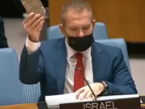 В Сети вспомнили видео с заседания ООН, куда постпред Израиля принес кирпич