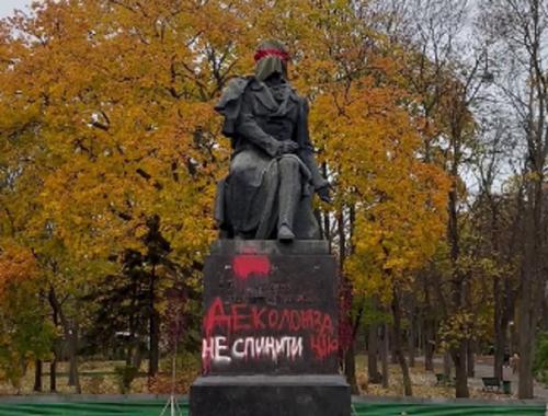 В Киеве осквернили памятник Александру Пушкину