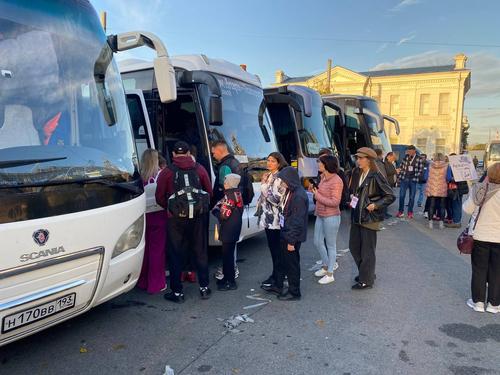 Участники СВО и их семьи прибыли в Новороссийск спецпоездом «Время героев»