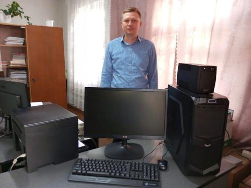 Депутат ЗСК передал администрации Новопетровского сельпо компьютерную технику