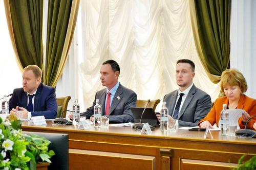 Виктор Тепляков принял участие в выездном совещании комитета ГД РФ в Сочи