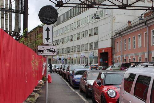 На Васильевском острове увеличили количество парковок для маломобильных граждан