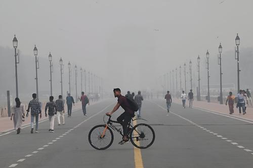 Охваченный смогом Нью-Дели продлевает закрытие школ