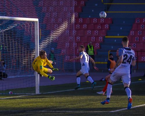 В последнем домашнем матче сезона футболисты «Челябинска» вновь одержали победу