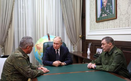 Путин после визита в Казахстан заехал в Ростов-на-Дону и посетил штаб ЮВО 