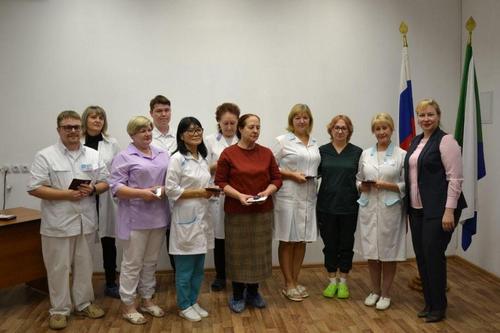 Медиков Хабаровского края наградили за борьбу с пандемией
