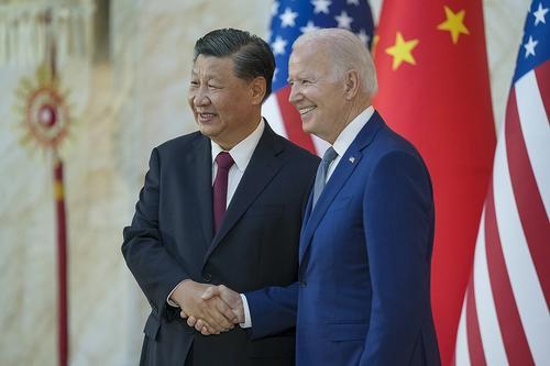 Politico: Байден хочет провести разговор с Си Цзиньпином о России и Иране
