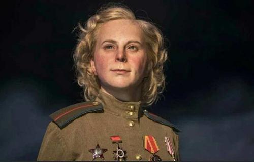 Лидия  Литвяк - единственная женщина летчица-истребитель, удостоенная  звания Героя Советского Союза