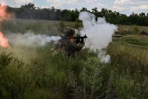 ВСУ потеряли до 300 военных убитыми и ранеными в атаках на Донецком направлении