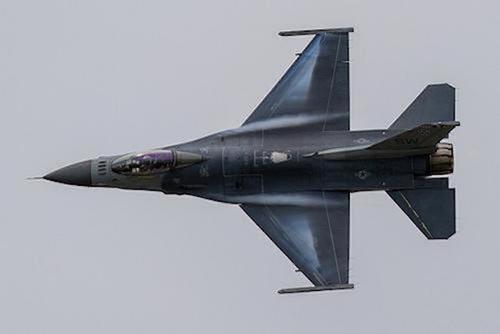 Игнат: устаревшие версии F-16 не могут бороться в воздухе с российскими Су-35