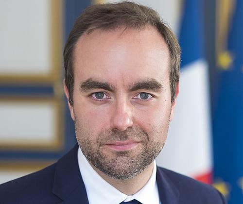 Глава Минобороны Франции Лекорню второй раз за 48 часов прибыл в Катар