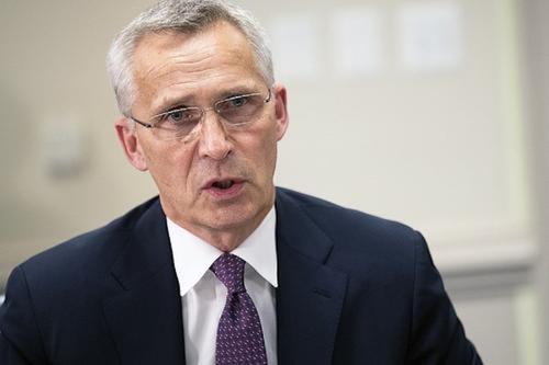 Столтенберг: НАТО анализирует возможность наращивания присутствия на Балканах