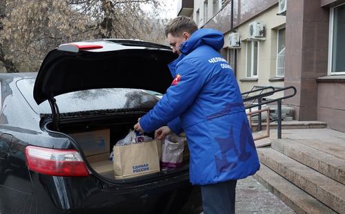 ЕР передала гумпомощь беженцам, прибывшим в Челябинскую область из Палестины