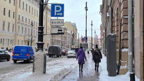 Более 10 петербуржцев попали в больницы из-за гололёда за сутки