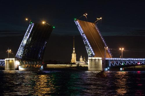 Последний мост в Санкт-Петербурге развели в конце ноября