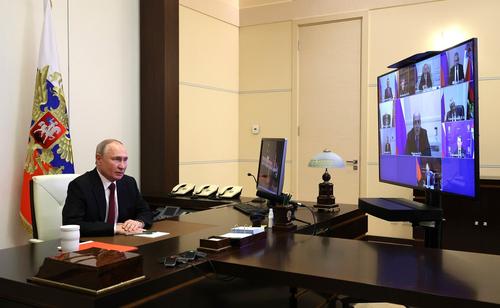 Путин провел оперативное совещание с постоянными членами Совбеза 
