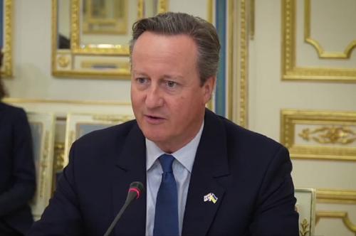 Кэмерон заявил, что будет убеждать власти США продолжать поддержку Киева