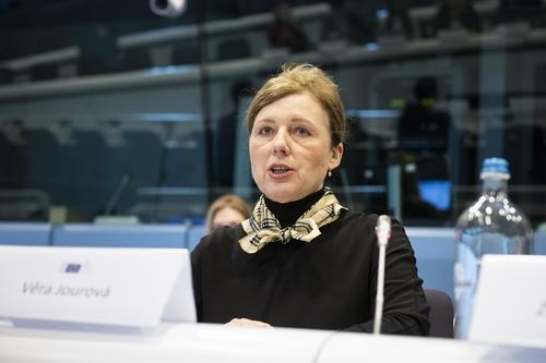 Замглавы ЕК Юрова: лидеров стран Евросоюза нужно убедить дальше помогать Украине