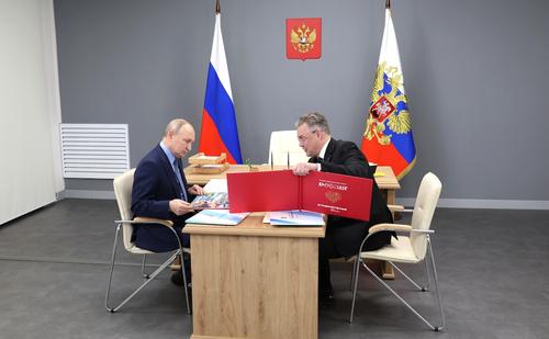 Путин провел с губернатором Ставропольского края Владимировым рабочую встречу