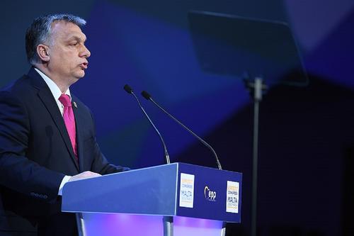 Премьер Венгрии Орбан попросил Евросоюз отложить обсуждение членства Украины