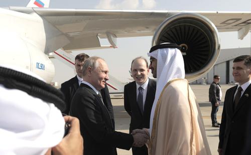 Песков: борт Путина во время полета в ОАЭ сопровождали Су-35С с вооружением