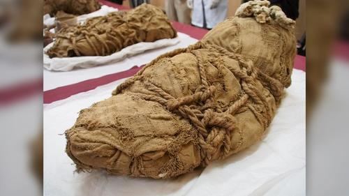 Археологи обнаружили в Перу 22 мумии, в основном детей и новорожденных