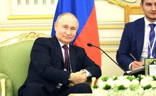 Владимир Путин поздравил россиян с наступающим 9 декабря Днем героев отечества