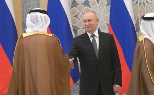 Бизнесмен Дотком: визит Путина в ОАЭ говорит о падении гегемонии Запада