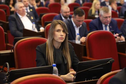 Депутат ЗСК Анна Невзорова приняла участие в очередном пленарном заседании