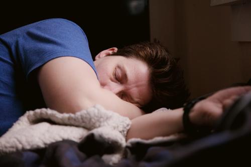Сомнолог Кудинов рассказал о вреде 10-часового сна