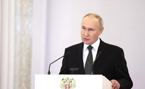 Съезд ЕР поддержал кандидатуру Путина на выборах президента страны единогласно