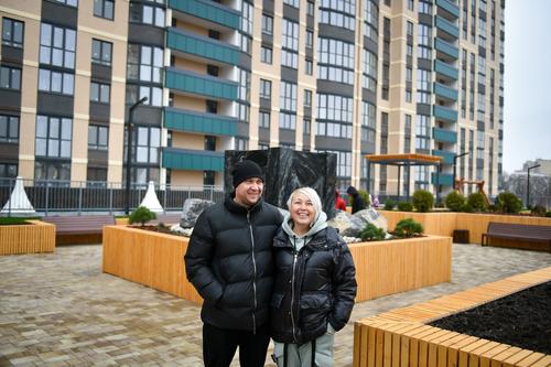 Новым жильцам микрорайона Любимово торжественно вручили ключи от квартир