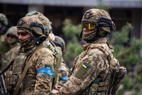 Тарнавский: ВСУ вынуждены сокращать масштаб операций из-за нехватки снарядов