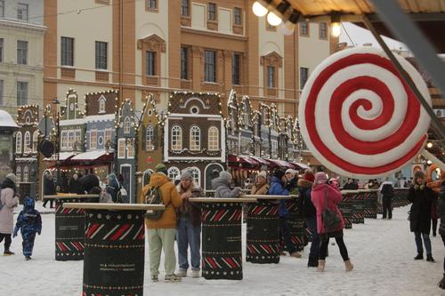 Более 60  новогодних базаров открылось в Петербурге