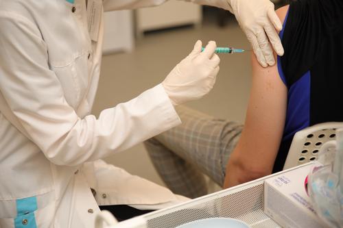 Вакцину от детской пневмонии начнут производить в Петербурге 